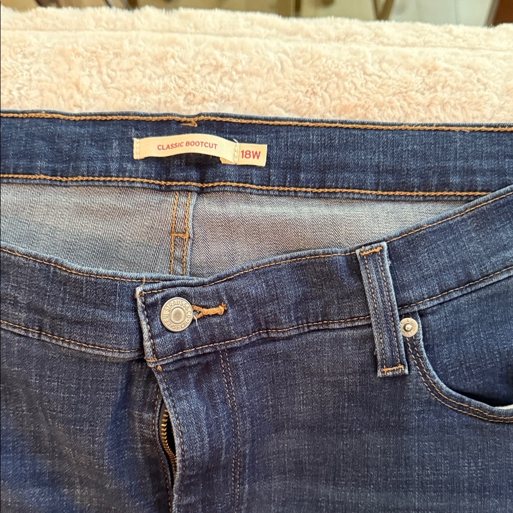 Levi's Classic Boot Cut Jeans in Deep Blue